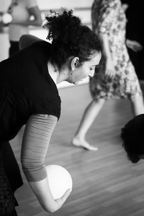 Meriem Taïbi en séance de danse-thérapie