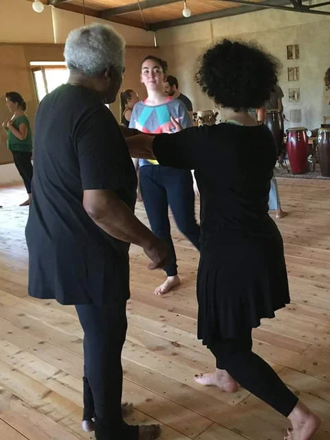 Meriem Taïbi et Herns Duplan en atelier Expression Primitive